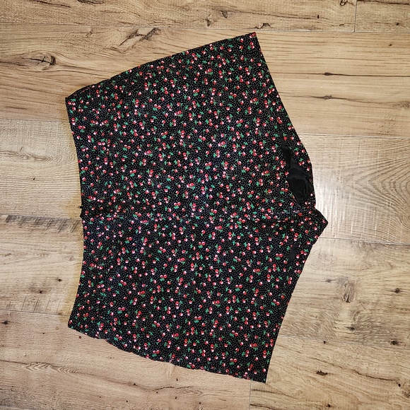 Unique Vintage | High Waisted Cherry Shorts - Picture 1 of 9